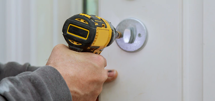 Street Locksmith For Smart Lock Repair in Los Angeles, CA